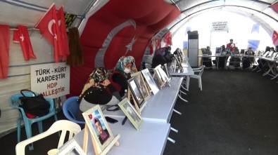 HDP Önündeki Aileler, Çocuklarını Terörün Elinden Kurtarmakta Kararlı