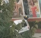 (Özel) AVM'deki Mağazanın Camının Kırarak Onlarca Mont Çaldılar