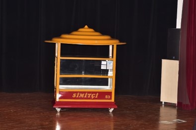 Büyükşehir'den Engelli Vatandaşlara Ekmek Teknesi Açıklaması Simit Camekanı