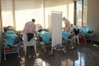 Evden Çıkamadılar Site Bahçesinde Kan Bağışında Bulundular