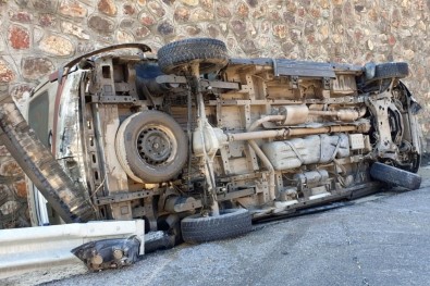 Gümüşhane'de Ambulans Kaza Yaptı Açıklaması 2 Sağlıkçı Yaralandı