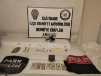 (Özel) İstanbul'da Kavga İhbarına Giden Polisin Bastığı Evden Uyuşturucu Fışkırdı