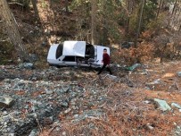 Uçuruma Yuvarlanan Otomobilin Sürücüsü Yaralandı Haberi