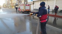Yüksekova'da Yollar Tazyikli Suyla Yıkandı