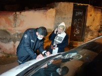 İzmir'de Hareketli Gece Açıklaması Sürücü, Aracı Ve İçindeki 2 Kadını Bırakıp Kaçtı