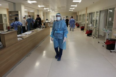 Pandemi Hemşireleri Virüsten Çok Şikayetlerle Mücadele Ediyor