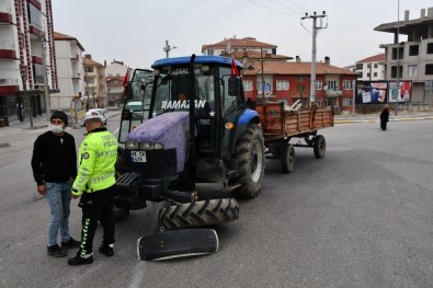 Traktör İle Otomobil Çarpıştı Açıklaması 4 Yaralı