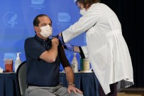 ABD Sağlık Bakanı Azar Ve Dr. Fauci Covid-19 Aşısı Oldu