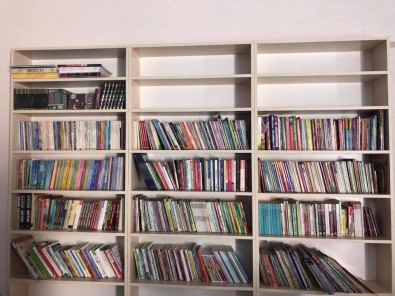 Çandarlı'daki Kütüphane Yeni Kitaplarla Zenginleştirildi