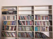Çandarlı'daki Kütüphane Yeni Kitaplarla Zenginleştirildi Haberi
