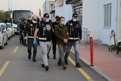 Ceyhan'daki Rüşvet Operasyonu Zanlıları Adliyeye Sevk Edildi