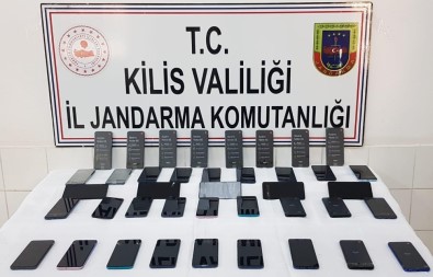 Gümrük Kaçağı 40 Cep Telefonu Yakalandı