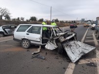 İki Otomobil Kafa Kafaya Çarpıştı Açıklaması 1 Ölü, 2 Yaralı Haberi