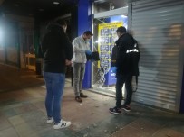İzmir'de 3 Bisikletli Hırsız İş Yerinden 25 Cep Telefonu Çaldı