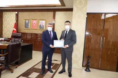 Kaymakam Alkan'dan Başkan Şayir'e Teşekkür Belgesi