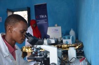 TİKA'dan Somali'deki Hastaneye Laboratuvar Malzemesi Desteği
