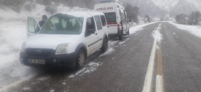 Tunceli'de Trafik Kazası Açıklaması 4 Yaralı