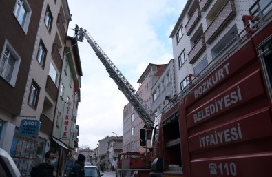 Kastamonu'da Çatıda Çıkan Yangına Ekipler Müdahale Etti