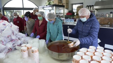 Kemalpaşa'da Covid-19 Hastalarına Sıcak Yemek