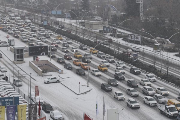 Mansur Yavaş bir kere daha sınıfta kaldı! 1 santim karda şehir kitlendi!
