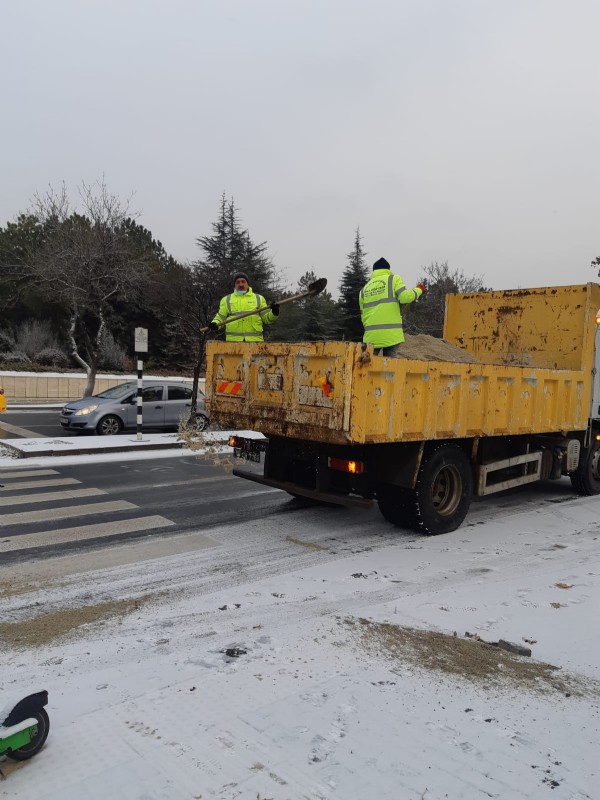 Mansur Yavaş bir kere daha sınıfta kaldı! 1 santim karda şehir kitlendi!