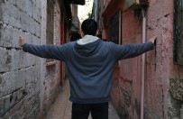 Adana'nın En Dar Sokağı Görenleri Şaşırtıyor