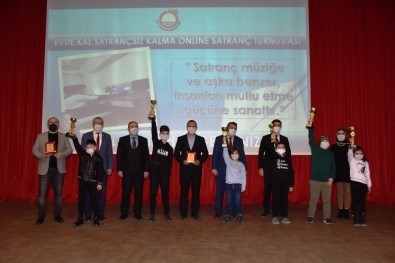 Amasya Belediyesi'nin Düzenlediği Online Satranç Turnuvasında Ödüller Verildi