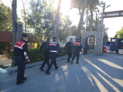 İzmir'de Dolandırıcılık Operasyonu Açıklaması 6'Sı Kamu Görevlisi 8 Gözaltı