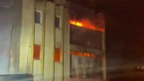 İzmir'de İki Ayrı Fabrikada Yangın Paniği Haberi