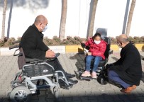 Kurtalan Kaymakamı Aydın, Engelli Genç Kıza Akülü Sandalye Hediye Etti Haberi