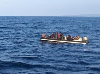 Mersin Açıklarında Lastik Bot İçerisinde 15 Düzensiz Göçmen Yakalandı