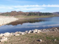 Mustafakemalpaşa'da Göletteki Kuraklık Tedirgin Ediyor Haberi