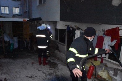 Sinop'ta Ev Yangını Açıklaması Kış Günü Sokakta Kaldılar