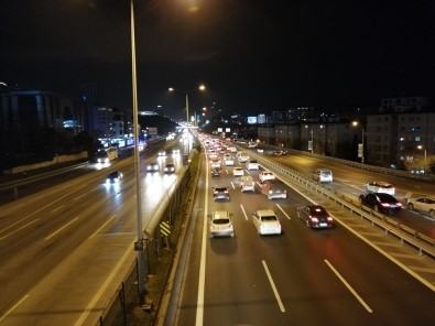 Sokağa Çıkma Kısıtlamasının Başlamasıyla E-5'Te Trafik Yoğunluğu