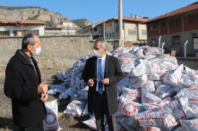 Tosya'da İhtiyaç Sahibi Ailelere Kömür Yardımı Başlıyor