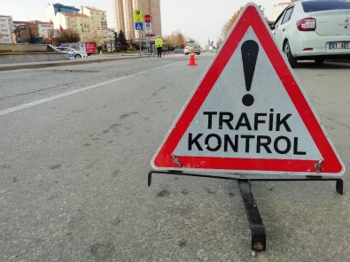 Eskişehir'de 56 Saatlik Kısıtlama Döneminde Trafik Denetimleri Sürüyor
