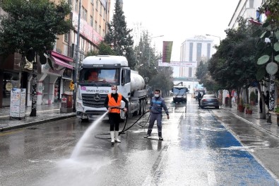 Isparta'da Caddeler Dezenfektanlı Su İle Yıkandı