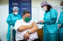 Slovakya'da İlk Covid-19 Aşısı Vuruldu