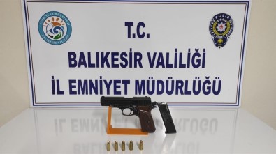 Balıkesir'de Polis 20 Aranan Şahsı Yakaladı