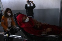 Kıskançlık Krizine Girip Eşini Banyoda Bıçakladı