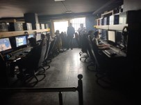 (Özel) İstanbul'da Kısıtlamada İnternet Kafeye Baskın Kamerada