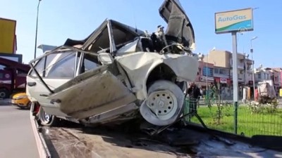 Adana'da Otomobille Polisten Kaçmaya Çalışırken Kaza Yapan 2 Şüpheli Yakalandı