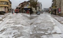 Cumayeri Belediyesi Cadde Ve Sokakları Köpüklü Suyla Yıkandı Haberi