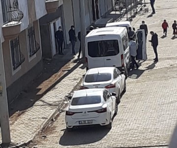 Gıda Zehirlenmesi Şüphesiyle Hastaneye Kaldırılan Anne Ve Kızı Öldü, Baba Yoğun Bakımda