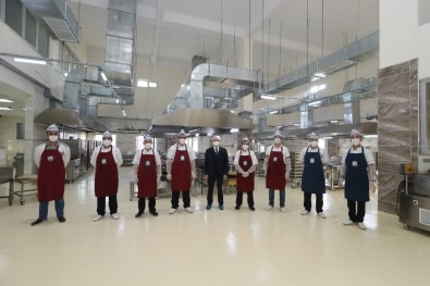 Karantinadaki Vatandaşlara Sıcak Yemek Ve Gıda Desteği