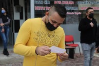 Aracını Okey Taşlarıyla Kaplayıp Trafiğe Çıkan Milyonere, Polisten Çifte Okey