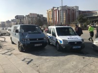 Çarptığı Kadının Ölümüne Neden Ehliyetsiz Sürücüyü Vatandaşın Takibi Yakalattı