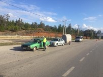 Fethiye'de Polis Ekipleri Yılbaşı Öncesinde İlçe Girişinde Uygulama Yaptı