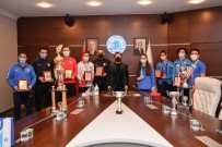 Tuzla'da 2020 Yılında Başarılı Olan Sporculara Ödüllerini Başkan Yazıcı Verdi