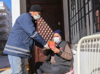 Yaşlılar Çiçeklerle Sevindirildi